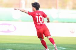 开元体育关于上海海港训练开放日，转会期完成体检引欢呼，荷甲在即，训练强度明显提升的信息